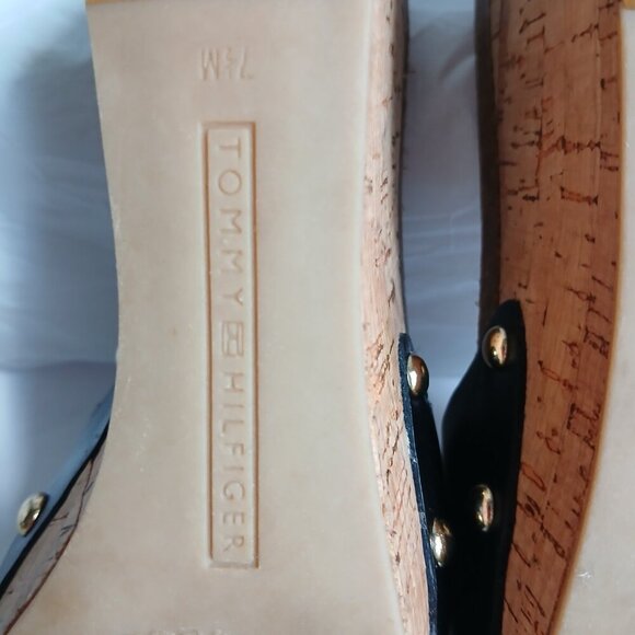 Tommy Hilfiger 'Honora' Cork Wedge Black Leather Gold Buckle Slide SandalsSz7.5 - Picture 8 of 9